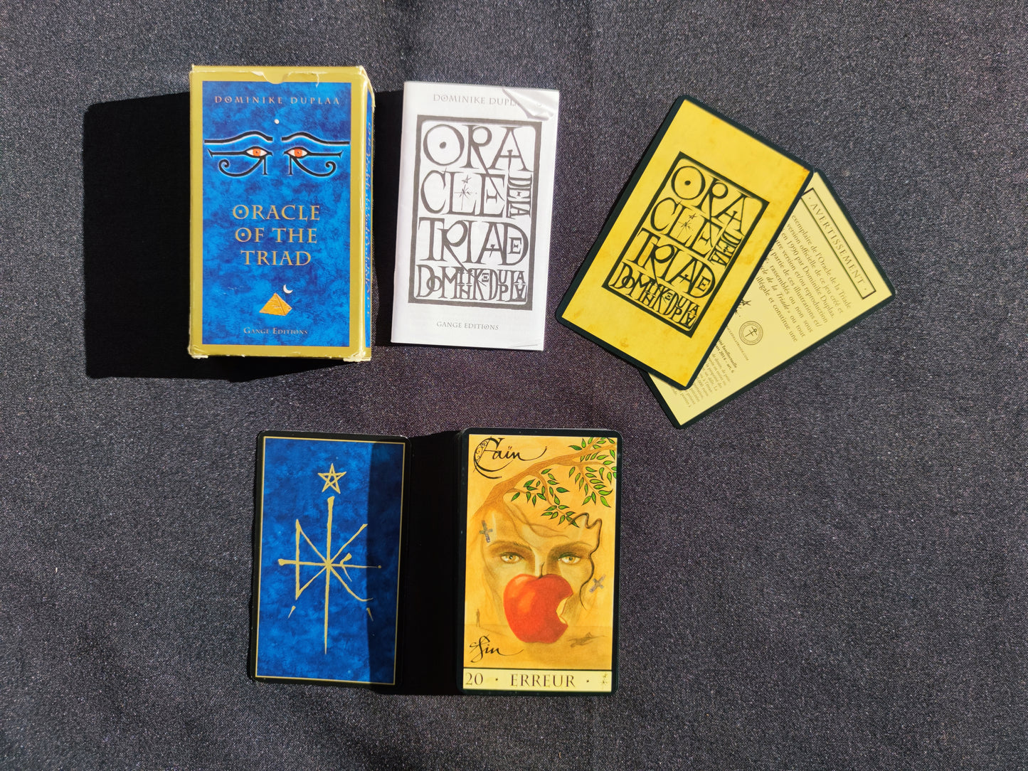 Cet Oracle a été créé par Dominique Duplaa "Éditions du Gange."
Ce jeu divinatoire n'est plus édité dans ce format.L’Oracle de la Triade est un jeu s’inspirant de la symbolique de philosophies et religions diverses : christianisme, judaïsme, astrologie, numérologie, alchimie, franc-maçonnerie, mythologies, kabbale, et aussi l’antiquité, l’Égypte ancienne, les traités de magie, la psychologie etc. Selon, l’auteur, ce jeu permet de cerner les problèmes matériels propres à notre dimension terrestre.