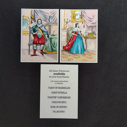 Cartes divinatoires du Grand Jeu de Mademoiselle Le Normand étalées à plat.