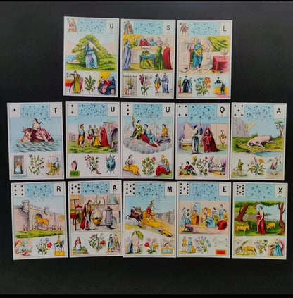 Cartes illustrées du Grand Jeu de Mademoiselle Le Normand présentées à plat.