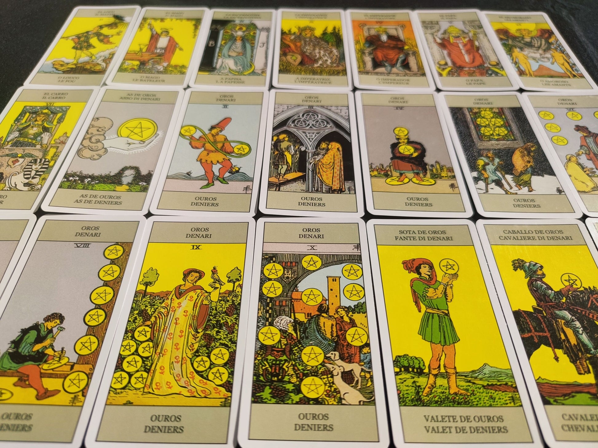 Universal tarot 2002 - Lo Scarabeo-gift-divination-cartomancy-clairvoyance-fortune telling- tarot deck-esotericism-divinatory guidance