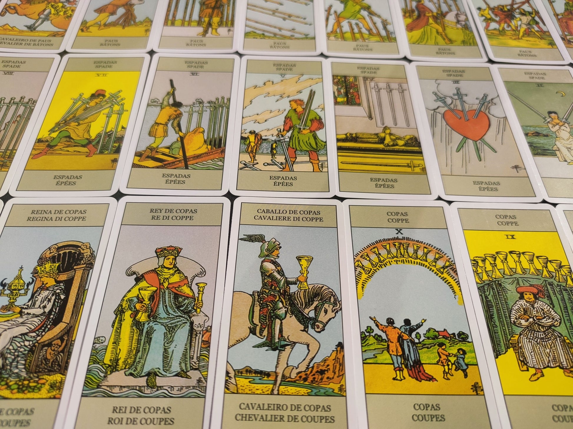 Universal tarot 2002 - Lo Scarabeo-gift-divination-cartomancy-clairvoyance-fortune telling- tarot deck-esotericism-divinatory guidance
