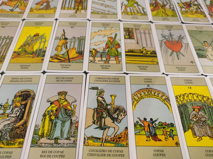 Universal tarot 2002 - Lo Scarabeo-gift-divination-cartomancy-clairvoyance-fortune telling- tarot deck-esotericism-divinatory guidance