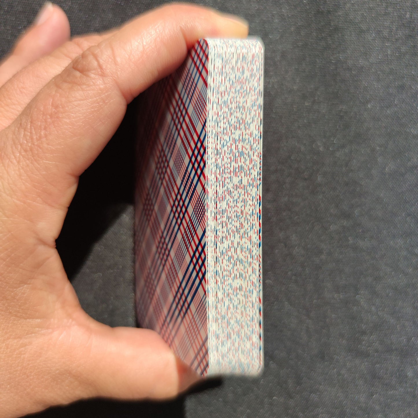 Petit Lenormand 1960/1970.La version la plus populaire du jeu de Mlle Lenormand est la version éditée par l'éditeur belge
"Carta Mundi" et qui comporte un
ensemble de cartes avec une
représentation picturale et un cours texte
décrivant la carte.
