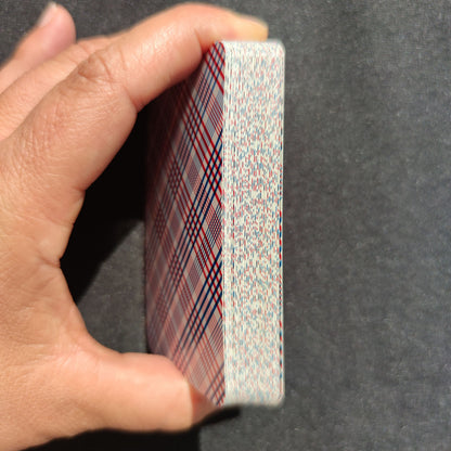 Petit Lenormand 1960/1970.La version la plus populaire du jeu de Mlle Lenormand est la version éditée par l'éditeur belge
"Carta Mundi" et qui comporte un
ensemble de cartes avec une
représentation picturale et un cours texte
décrivant la carte.