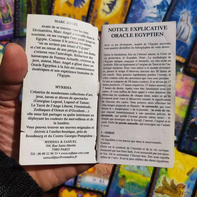 Livret explicatif de 44 pages en français accompagnant l'Oracle Égyptien de 2010.