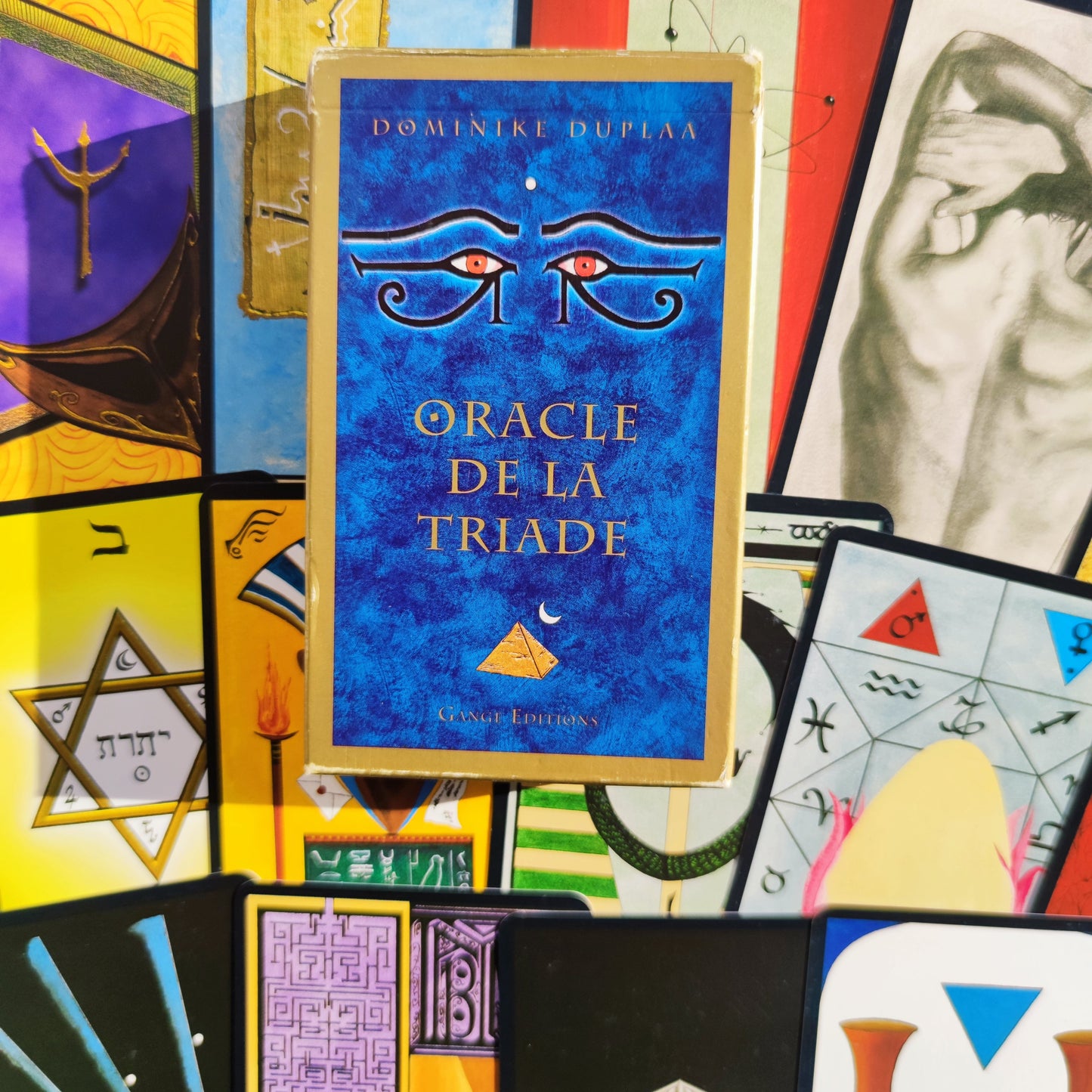  Boîte bleue fermée de l’Oracle de la Triade 1998 par Dominique Duplaa 