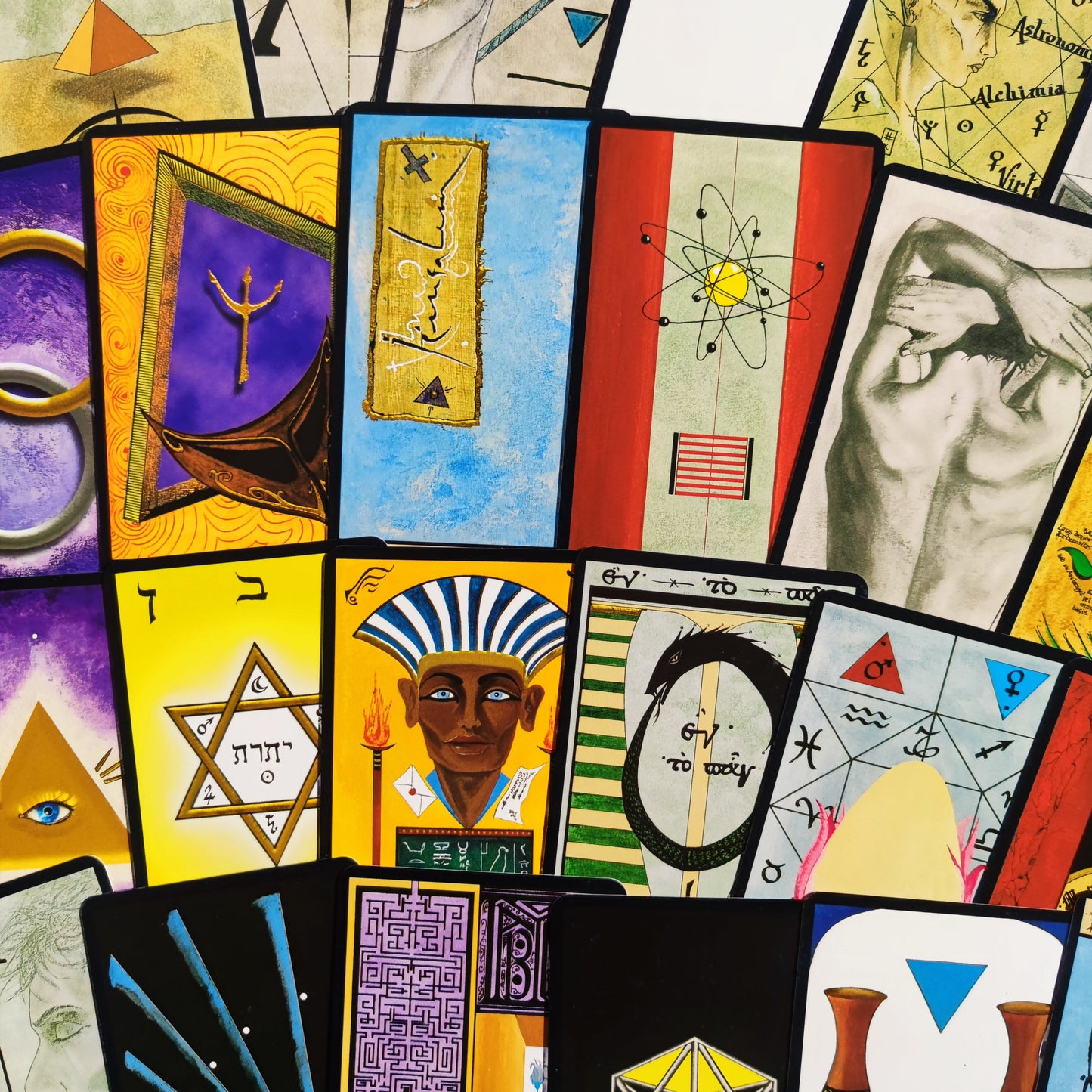  Cartes de l’Oracle de la Triade 1998 étalées – illustrations symboliques ésotériques de Dominique Duplaa 