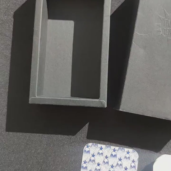 Vidéo de présentation du Tarot Merlin 2016, tirage limité à 120 exemplaires en sérigraphie artisanale, un jeu mystique et rare pour collectionneurs.