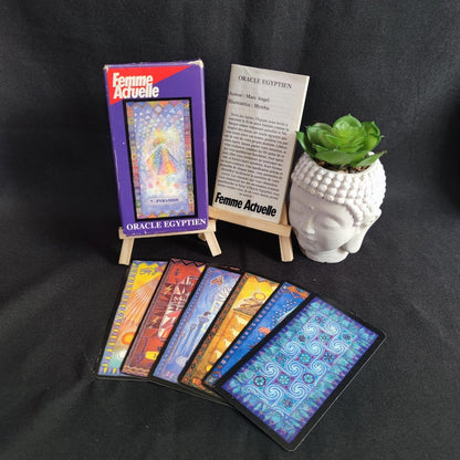 Tarot égyptien Femme Actuelle avec boîte, notice et cartes étalées